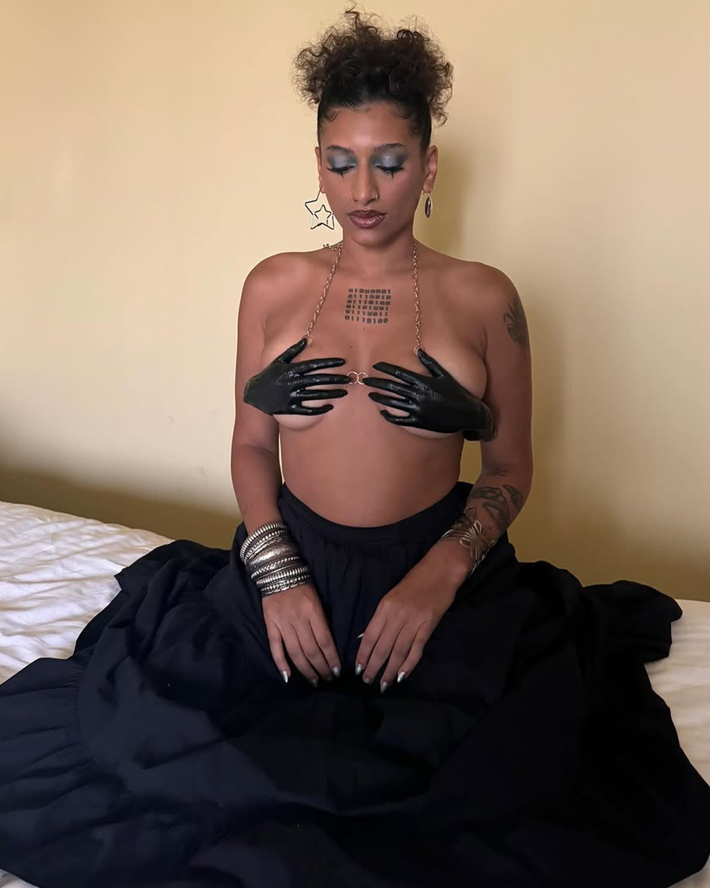 hand bra